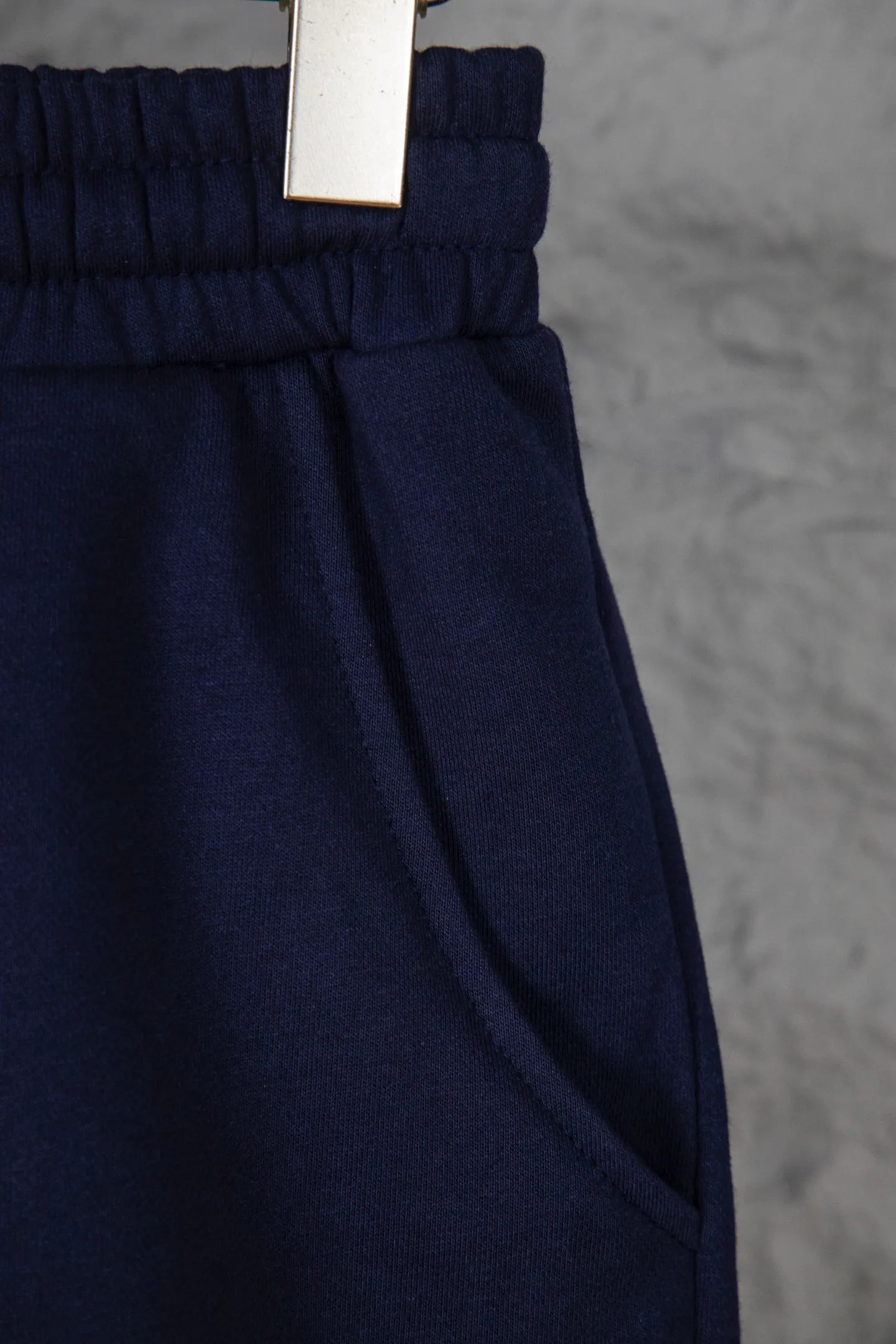 P130 Ralph Lauren Basic pony embroidered logo sweatpants and shorts for men and women. Customized drawstring. Hand-cranked eyelets. Pure cotton fabric. Easier to wear, more comfortable and less bulky than ordinary fabrics. Customized fabric. Classic pony embroidered logo. Complete accessories. Basic and versatile style. Easy to control. Randomly matched. Full sense of design. Color: white, black, navy blue, gray. Size: S-XL.